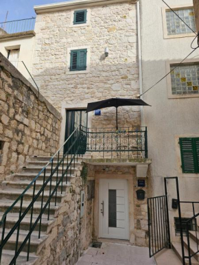Apartments by the sea Makarska - 21443